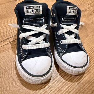 Converse All Star High Tops – Size 8 – Like New 👟